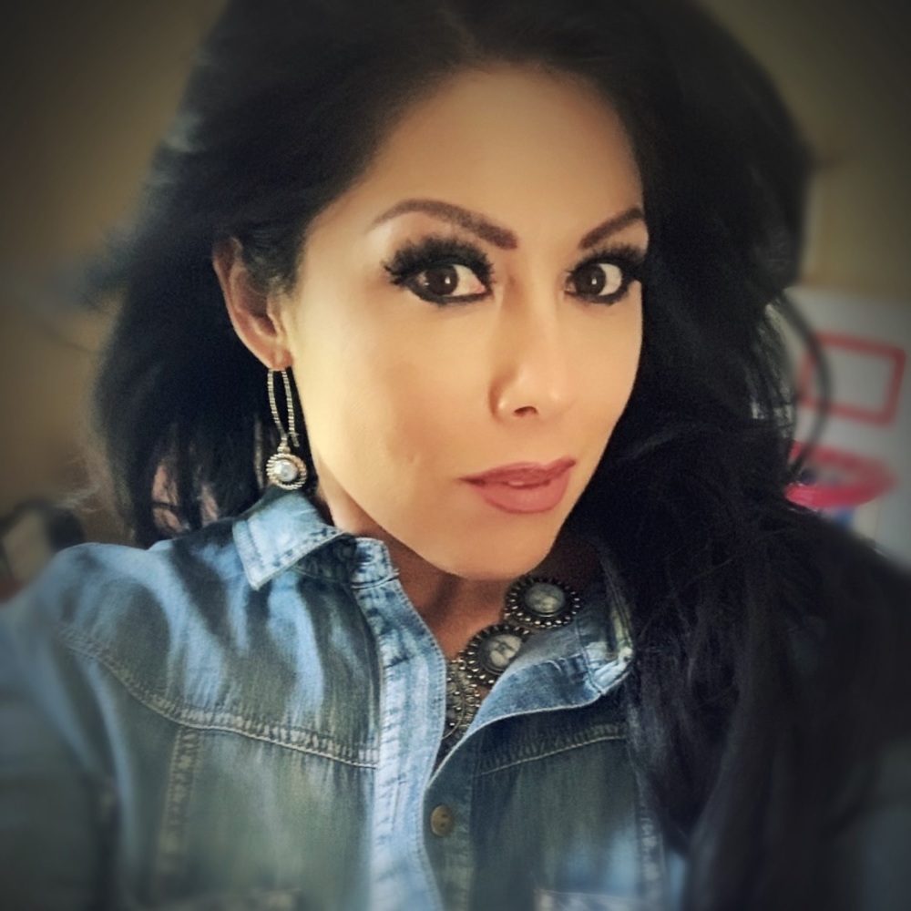 Meet your Posher, Stephanie